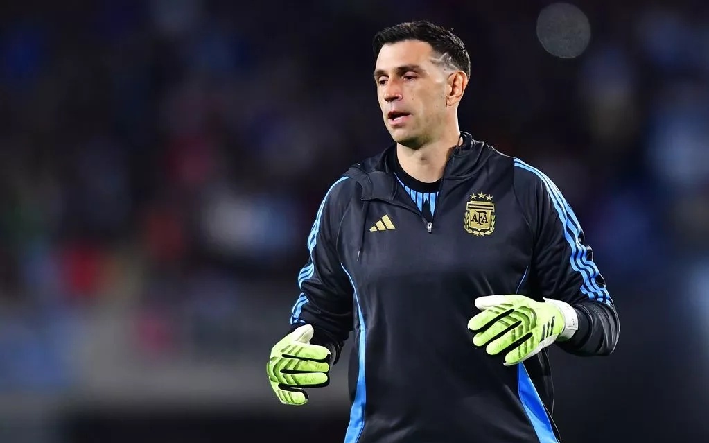 T1 的总经理；回答了关于《英雄联盟》战队的粉丝提问