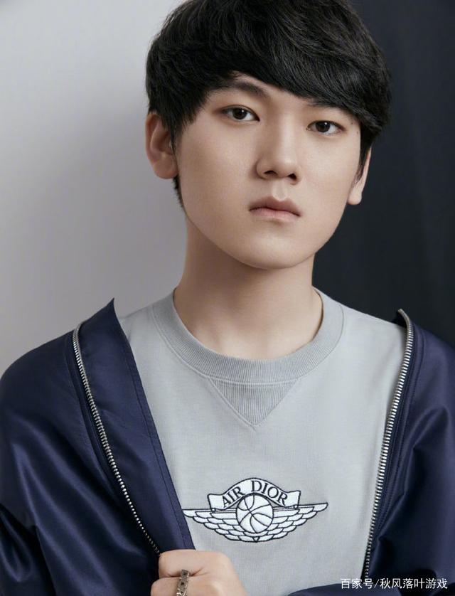 100T官推发布Doublelift、Prince交换队服合影：意义所在