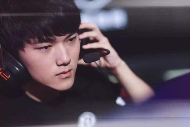 老虎吓到我了！老虎和兔子接连击败AD， Oh My God 时钟工 + 噩梦没有机会获胜， Weibo Gaming 赢得了第一场比赛