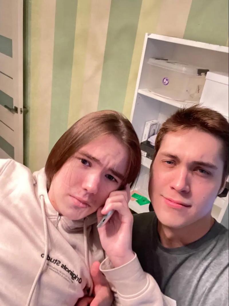 Meiko 加入 Weibo Gaming ， Tian 加入 LNG Esports ， CRISP GALA JIEJIE 加入 Invictus Gaming 。