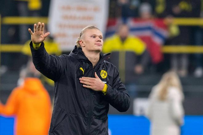 LCK美女主持咸艺珍晒T1粉丝见面会返图：黑丝配格裙~